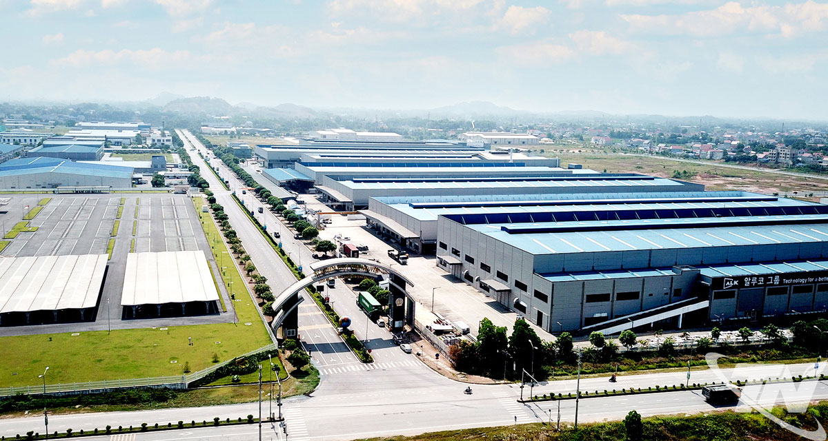 Khu công nghiệp Điềm Thụy thu hút nhiều nhà đầu tư lớn trong và ngoài nước, góp phần quan trọng thúc đẩy sản xuất công nghiệp, xuất khẩu hàng hóa trên địa bàn tỉnh. Ảnh: T.L