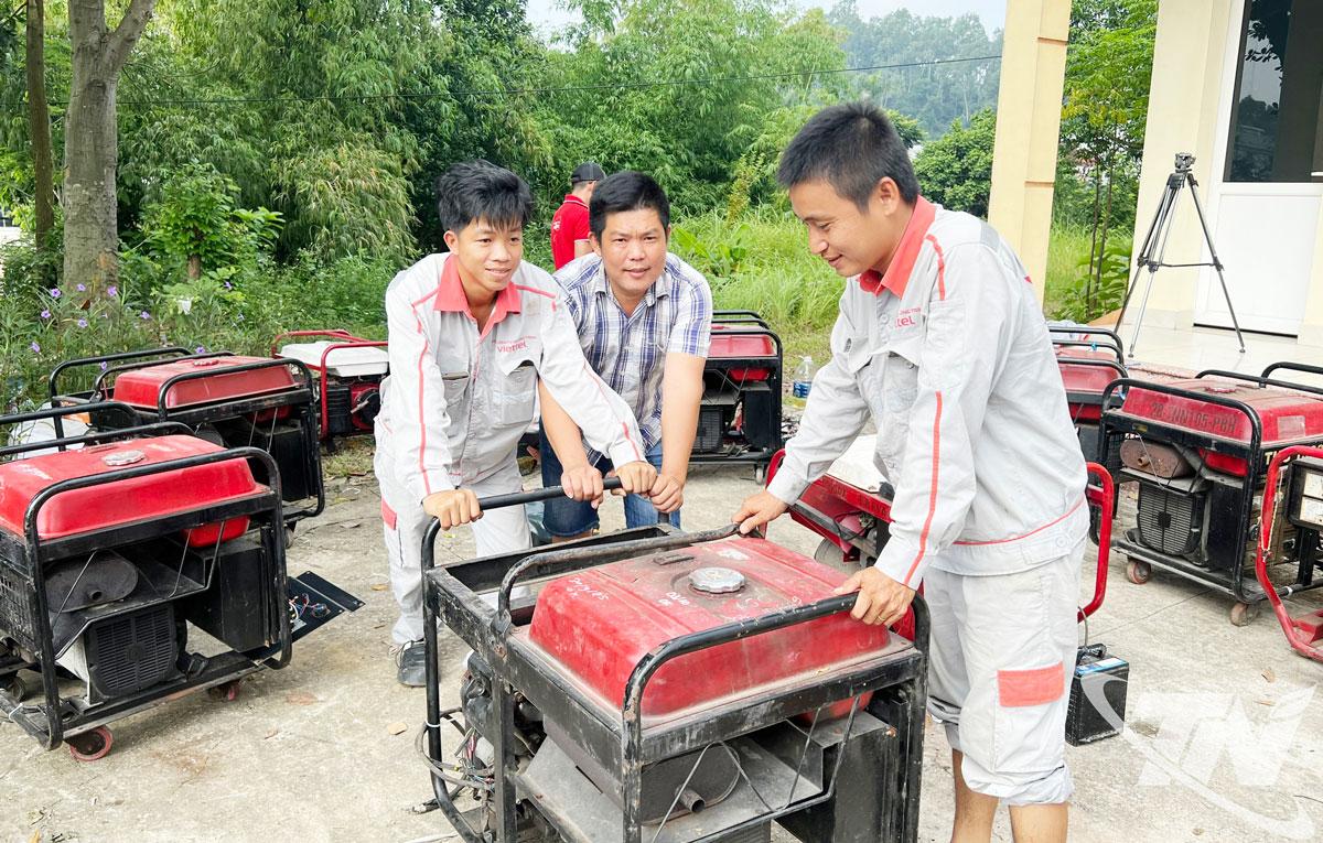 Viettel Thái Nguyên tăng cường trang thiết bị, nhân lực khắc phục sự cố do mưa lũ, bảo đảm thông tin liên lạc thông suốt.