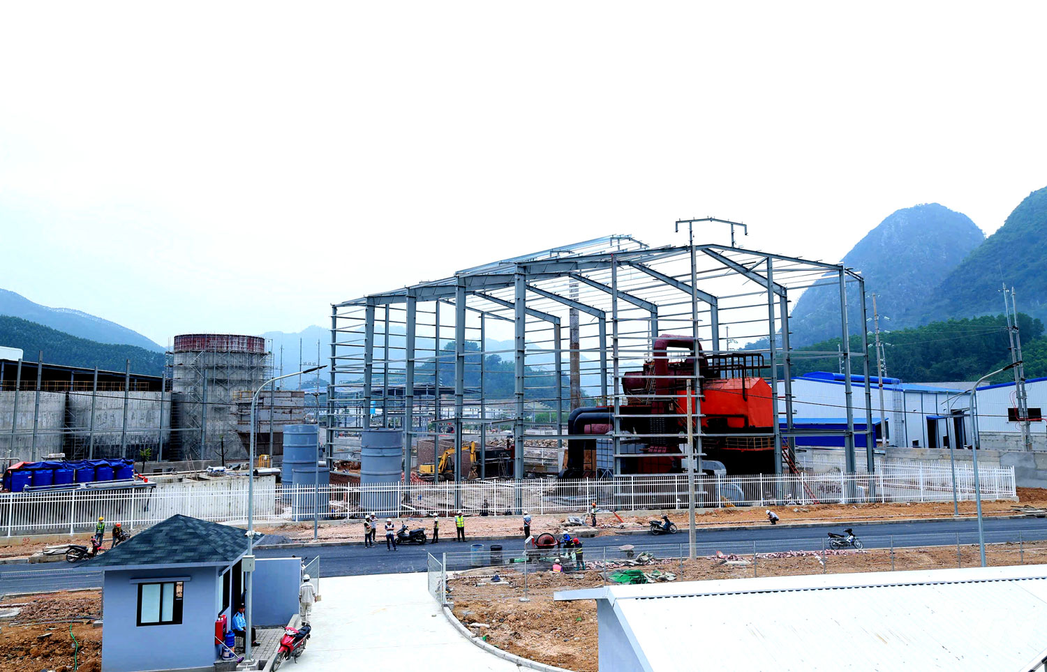 Cụm công nghiệp Quảng Chu được đầu tư xây dựng tại xã Chợ Mới,   khi đi vào hoạt động sẽ tạo việc làm cho nhiều lao động địa phương.