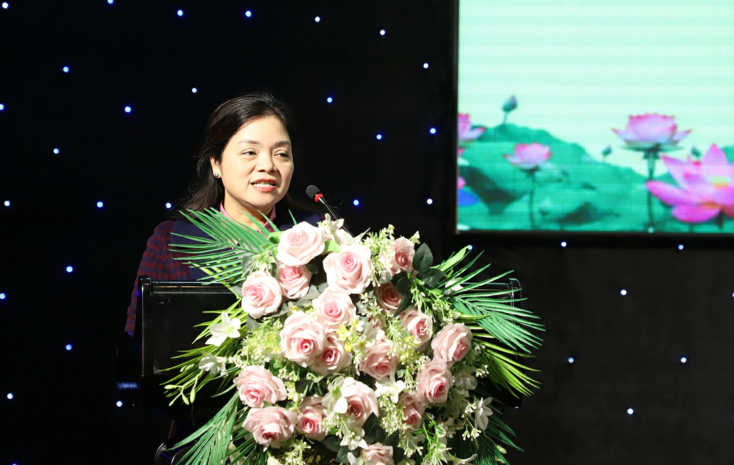 Đồng chí Nguyễn Thị Loan, Phó Chủ tịch UBND tỉnh phát biểu tại Hội nghị.