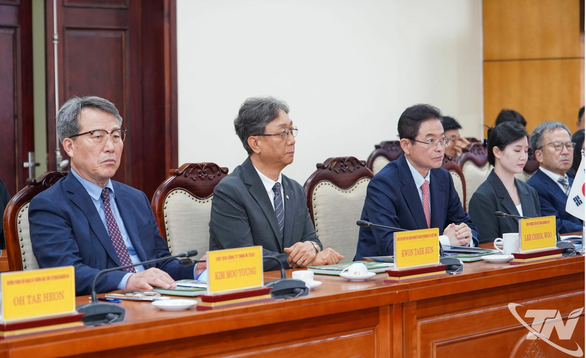 Đoàn công tác của tỉnh Gyeongsangbuk-do (Hàn Quốc) tại buổi làm việc.