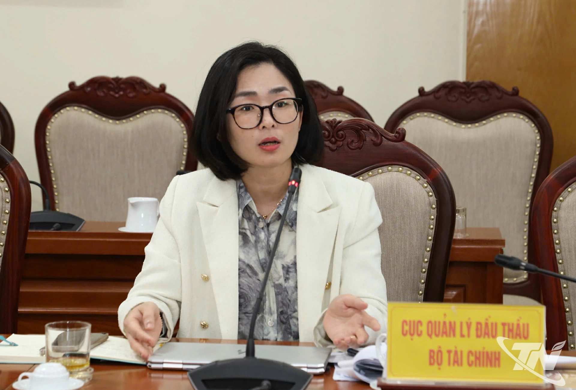 Đại diện Cục Quản lý đấu thầu Bộ Tài chính phát biểu.