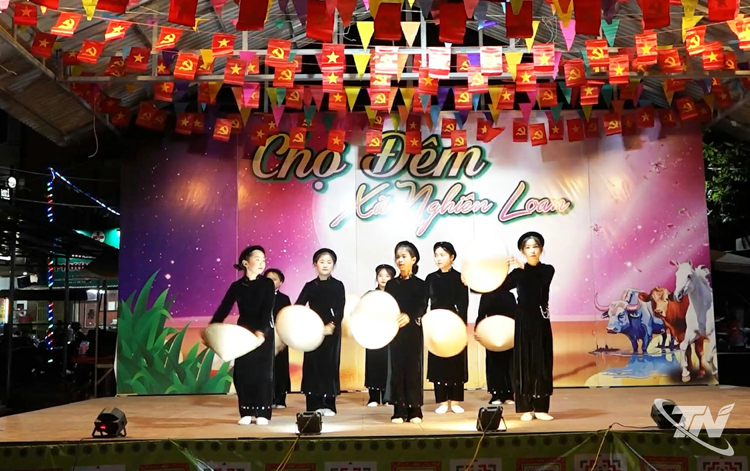 Chợ đêm Nghiên Loan - nơi đem lại nhiều niềm vui và   cảm xúc cho đồng bào các dân tộc trong vùng.