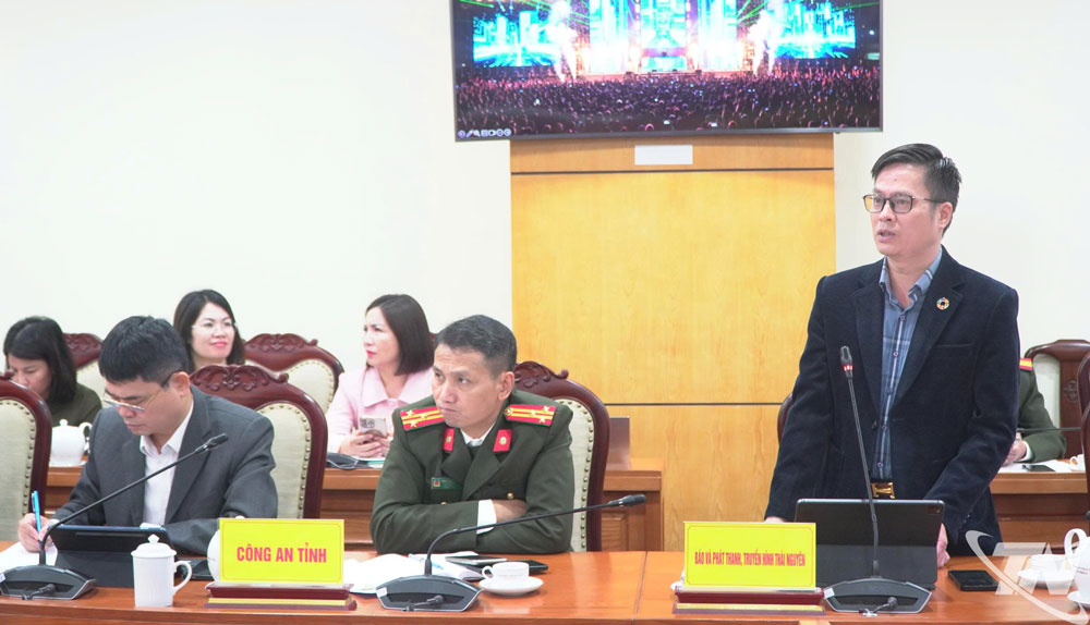 Đại diện l&atilde;nh đạo c&aacute;c đơn vị ph&aacute;t biểu tại cuộc họp