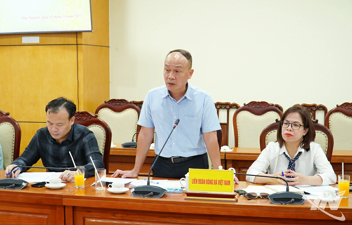 Đại diện Liên đoàn Bóng đá Việt Nam (VFF) phát biểu đánh giá cao chất lượng Sân vận động Thái Nguyên, kỳ vọng vào thành công Giải bóng đá Tứ hùng - Thái Nguyên năm 2025.