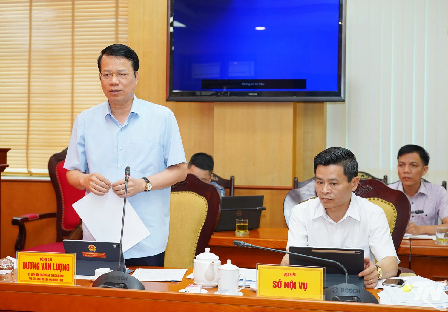 Các đại biểu trao đổi tại Hội nghị.