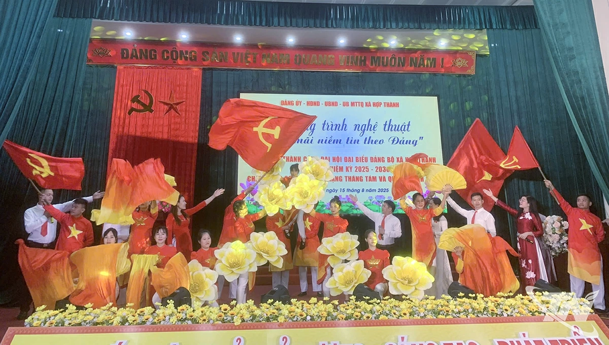 Xã Hợp Thành tổ chức chương trình nghệ thuật chào mừng thành công Đại hội Đảng bộ xã, kỷ niệm 80 năm Cách mạng Tháng Tám thành công và Quốc khánh 2-9.