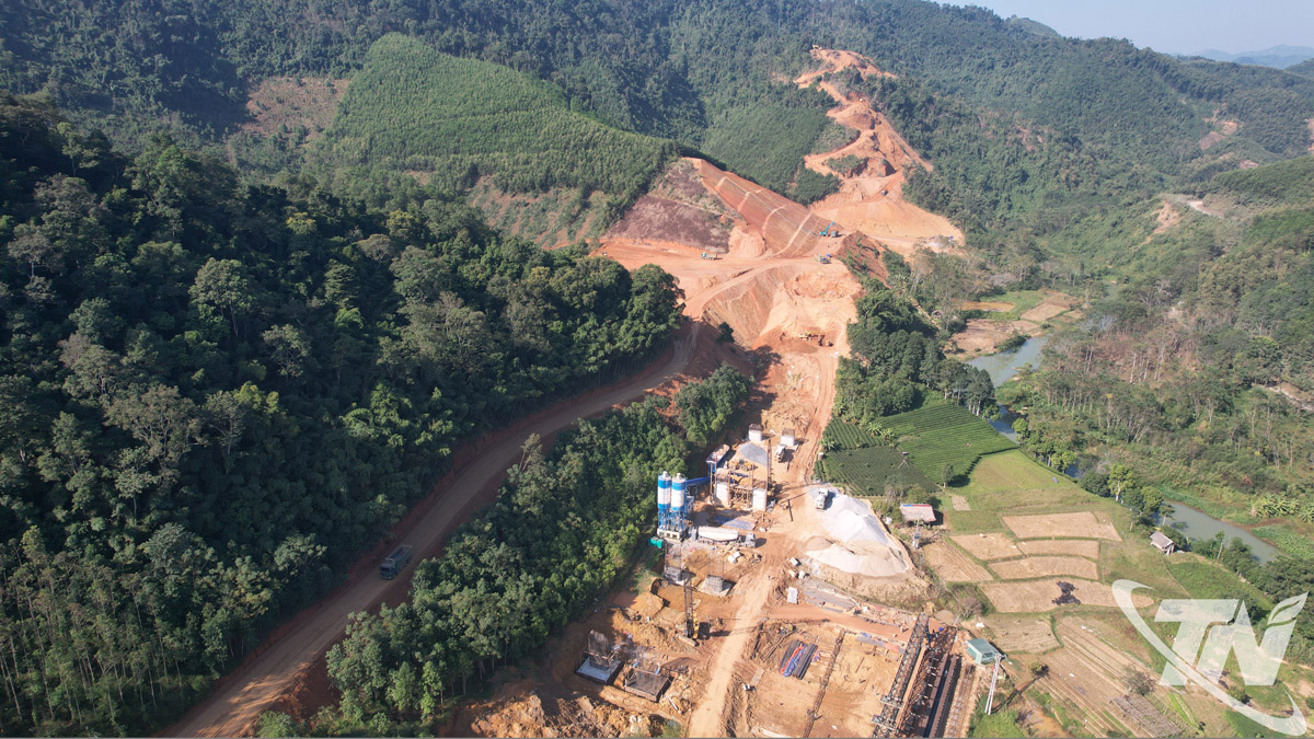 Hiện, tr&ecirc;n to&agrave;n tuyến cao tốc Chợ Mới - Bắc Kạn đang tổ chức 41 mũi thi c&ocirc;ng đồng loạt.