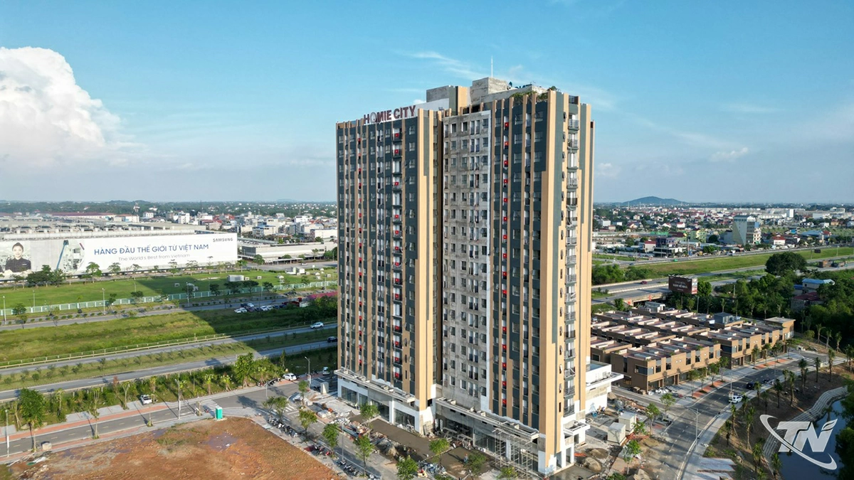 Tòa chung cư hiện đạt 95% tiến độ và dự kiến sẽ chính thức được hoàn thiện, bàn giao   vào cuối tháng 9-2025, đưa vào sử dụng từ tháng 10-2025.                   Ảnh: NguyêN Ngọc