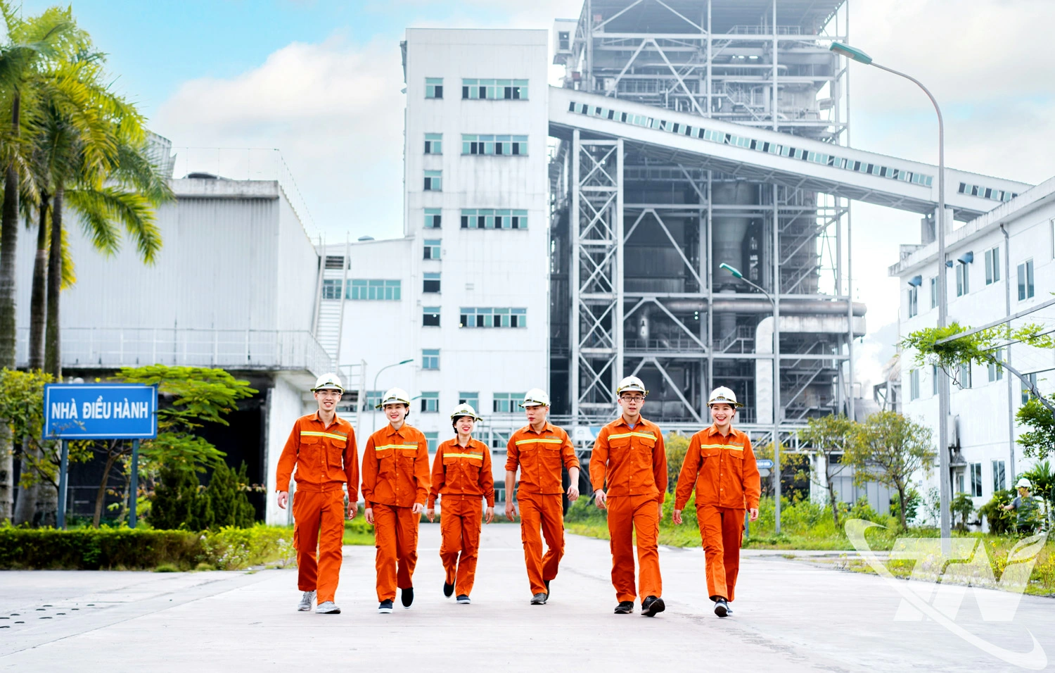 Tỉnh Thái Nguyên đang chủ động tái cấu trúc các nguồn lực, hoàn thiện thể chế và khơi thông điểm nghẽn tài chính nhằm mở rộng không gian phát triển cho khu vực kinh tế tư nhân. Trong ảnh: Nhà máy Nhiệt điện An Khánh I (Công ty CP Nhiệt điện An Khánh) tạo việc làm thường xuyên cho trên 500 lao động, phần lớn là người địa phương.