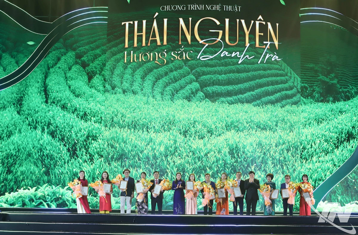 Trao giải Cuộc thi viết “Trăm năm đệ nhất danh trà” do UBND tỉnh Thái Nguyên phát động từ tháng 2/2025