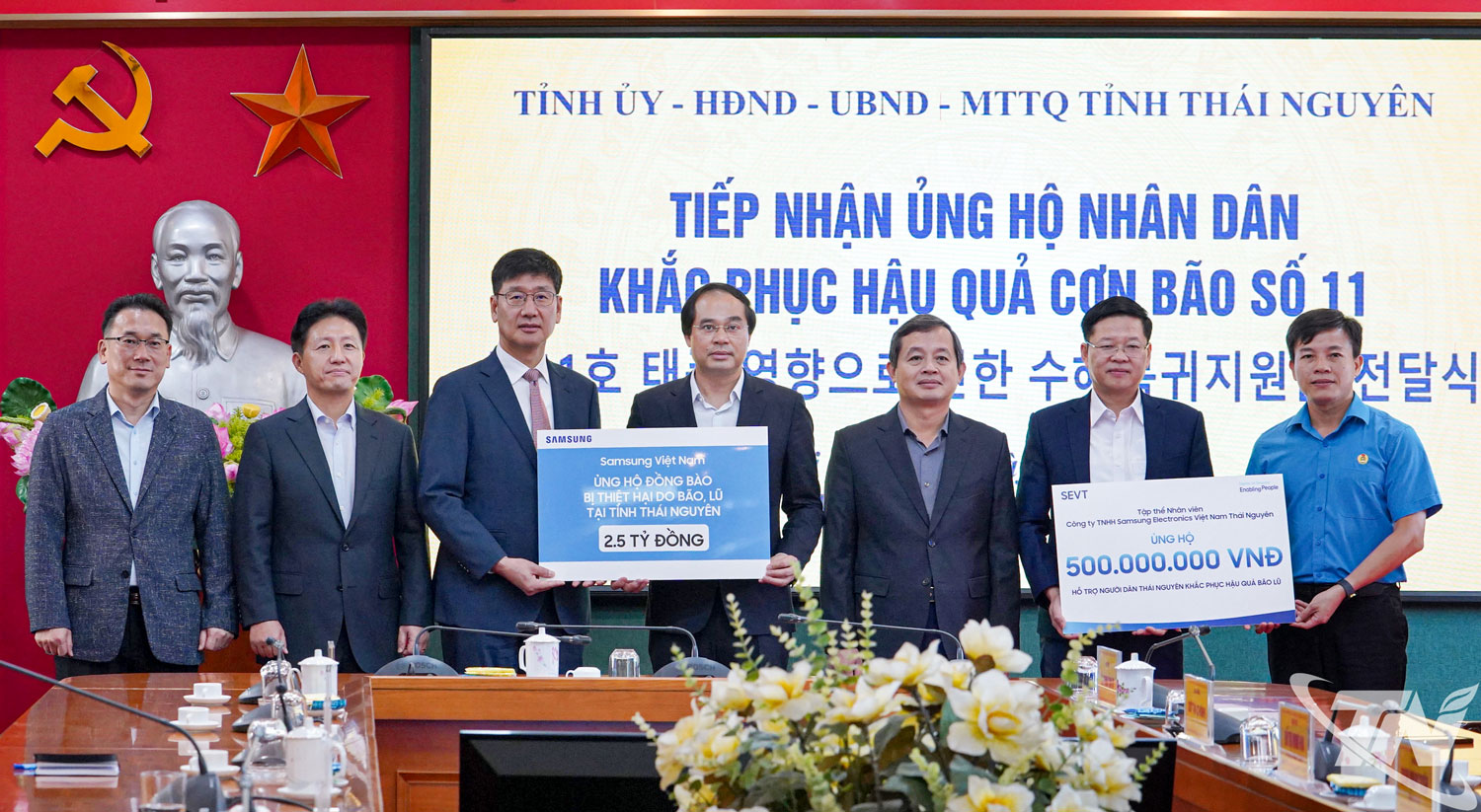 Các đồng chí lãnh đạo tỉnh và 