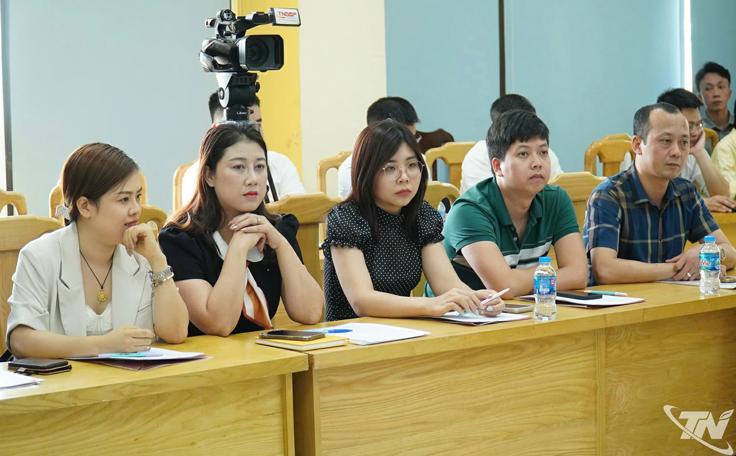 Đại diện các đơn vị tuyển dụng lao động tham gia hội nghị.