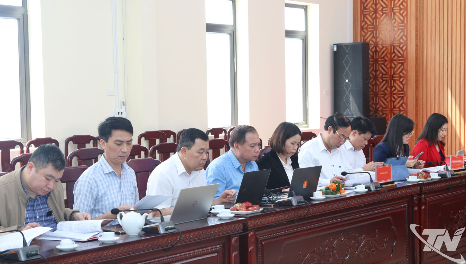 Đại biểu tham dự chương trình làm việc tại phường Bách Quang.