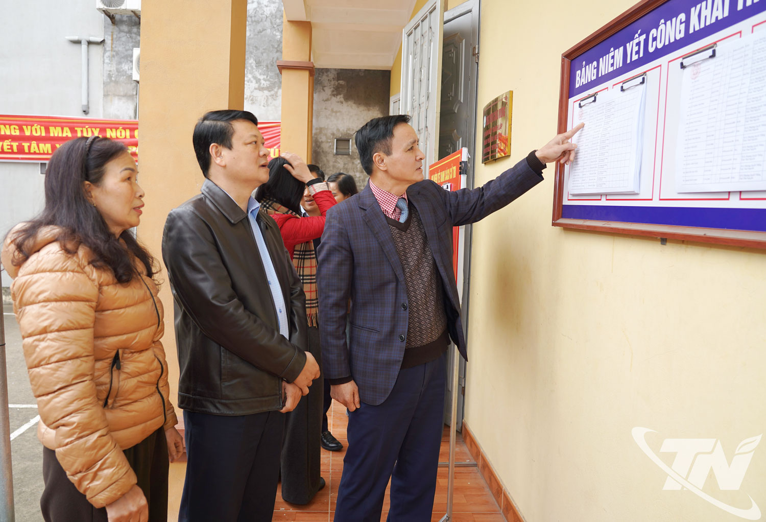 Đoàn công tác kiểm tra tại khu vực bầu cử phường Quyết Thắng.