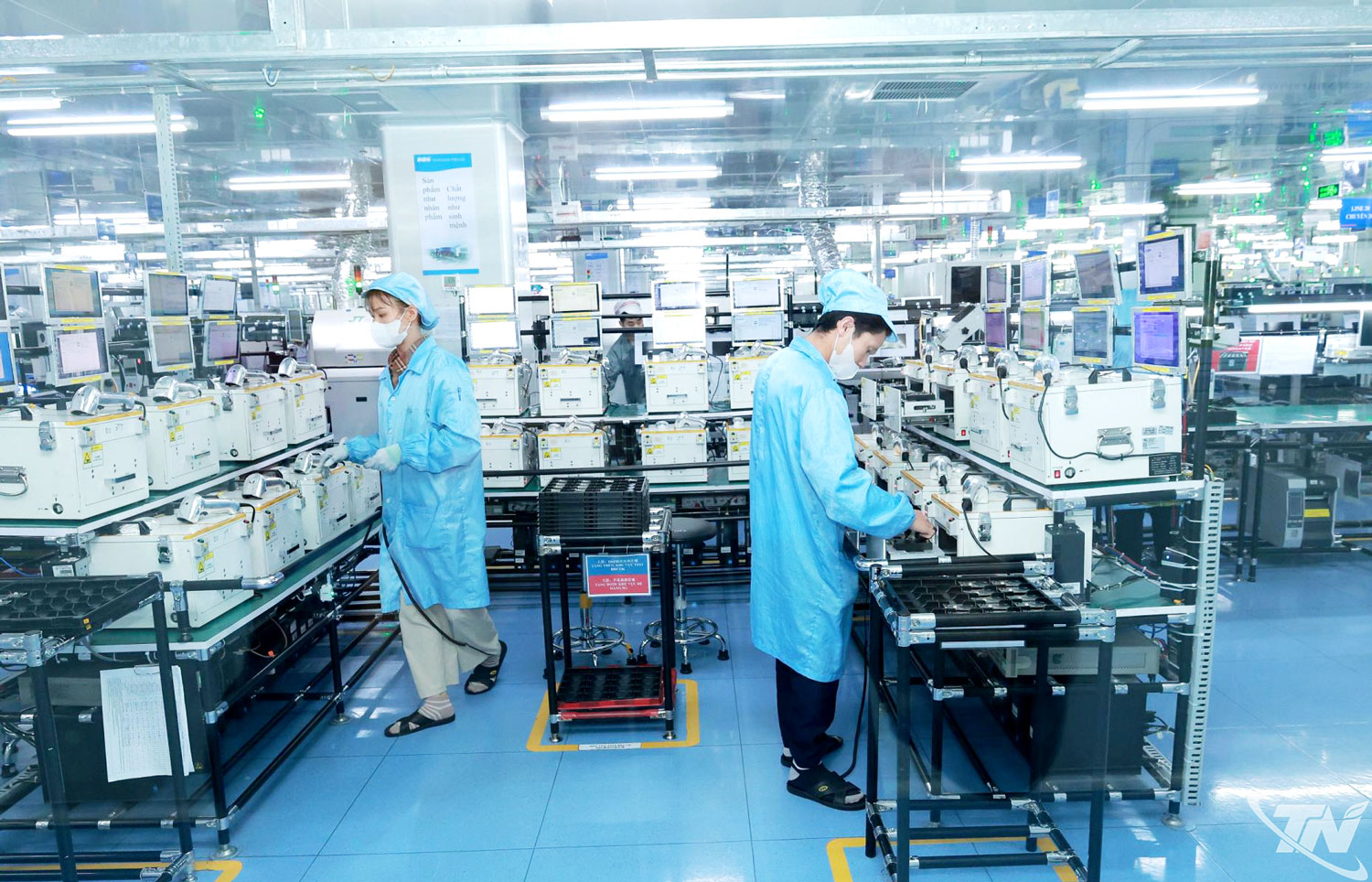 Sản xuất linh kiện điện tử tại Công ty TNHH DBG Technology Việt Nam (Khu công nghiệp Yên Bình) với công suất 30 triệu sản phẩm/năm. 