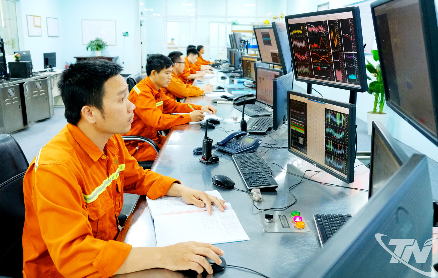 Trung t&acirc;m Điều khiển xa (C&ocirc;ng ty Điện lực Th&aacute;i Nguy&ecirc;n) g&oacute;p phần quan trọng n&acirc;ng cao độ tin cậy cung cấp điện tr&ecirc;n địa b&agrave;n tỉnh.