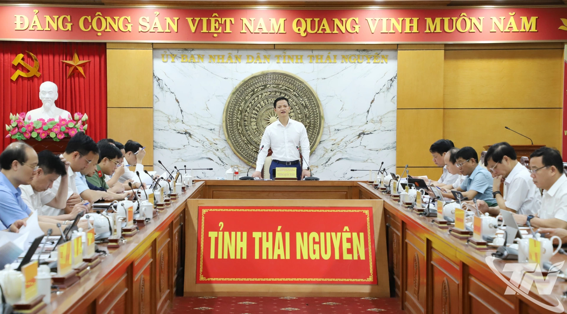 Đồng chí Phó Bí thư Tỉnh ủy, Chủ tịch UBND tỉnh Vương Quốc Tuấn chủ trì Hội nghị.