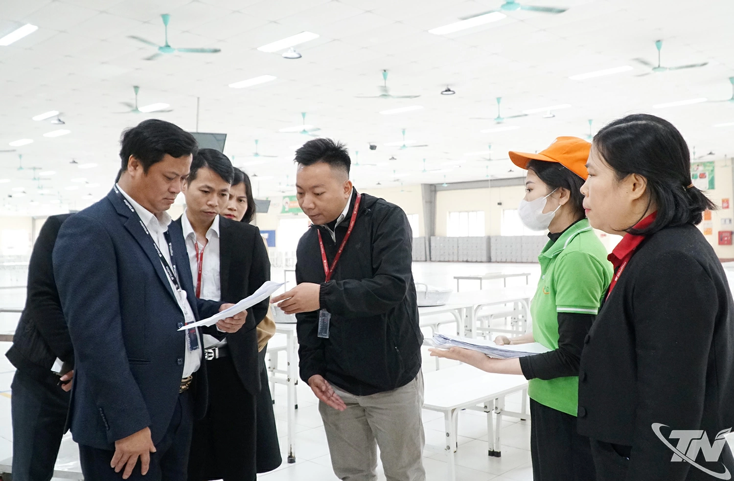 Đoàn kiểm tra thực tế lại Công ty TNHH Shinwon Ebenezer Hà Nội.