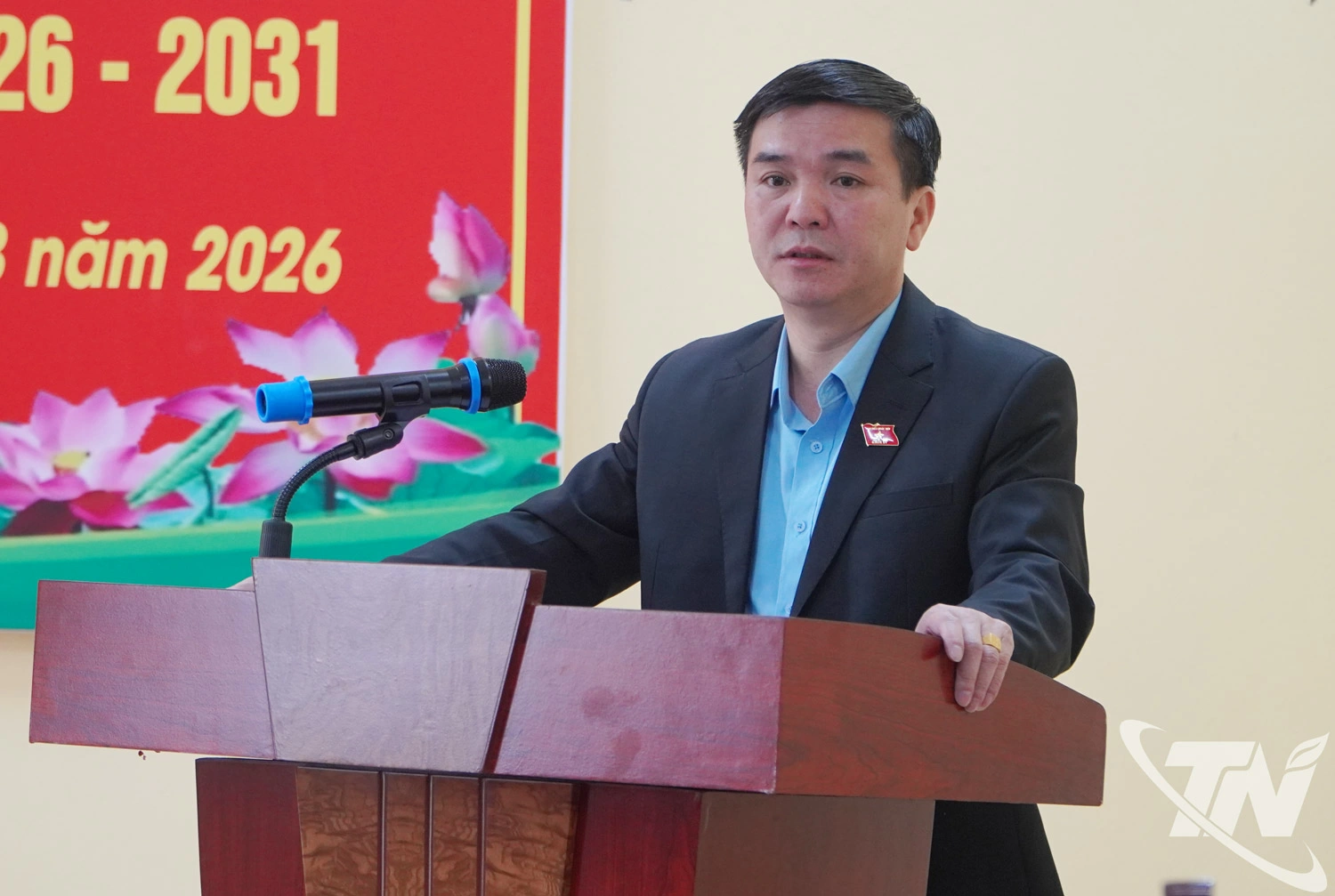 Ông Hà Sỹ Huân trình bày chương trình hành động trước cử tri.