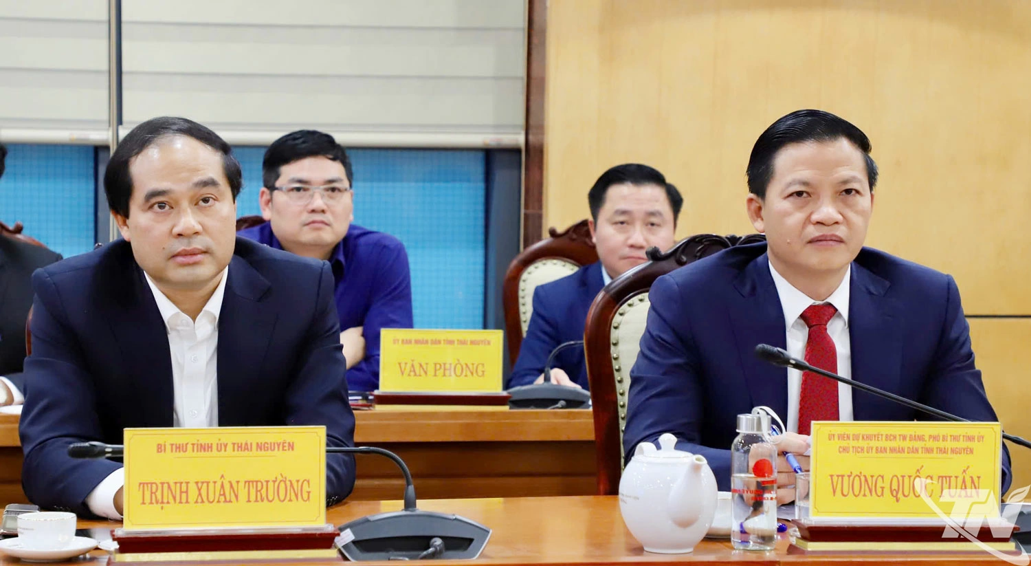 Đồng ch&iacute; B&iacute; thư Tỉnh ủy Trịnh Xu&acirc;n Trường v&agrave; đồng ch&iacute; Chủ tịch UBND tỉnh Vương Quốc Tuấn tham dự chương tr&igrave;nh