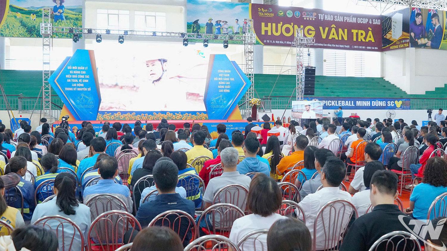 Các đại biểu dự Lễ phát động.