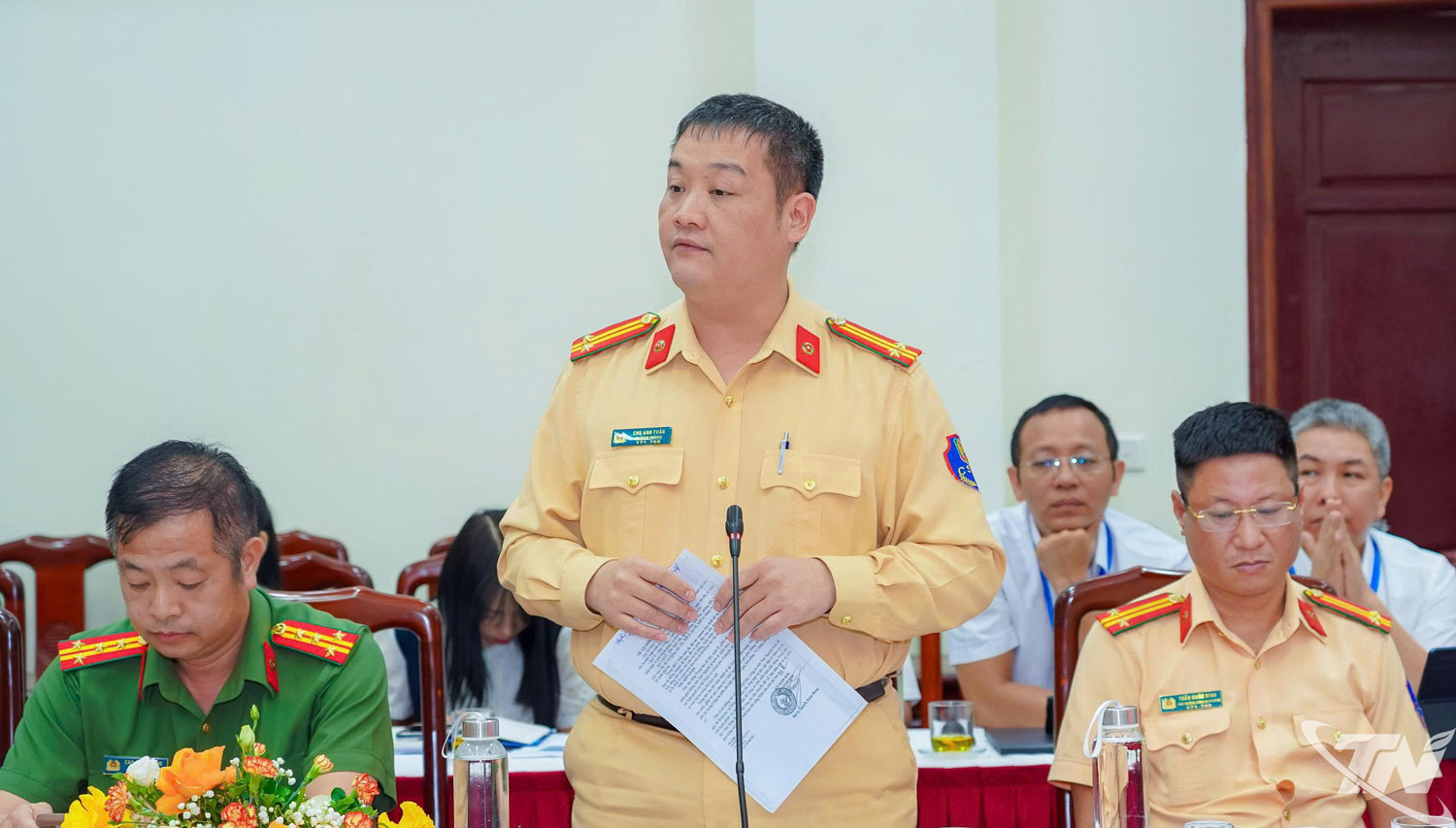 Đại diện các sở, ngành trao đổi, thảo luận tại buổi làm việc