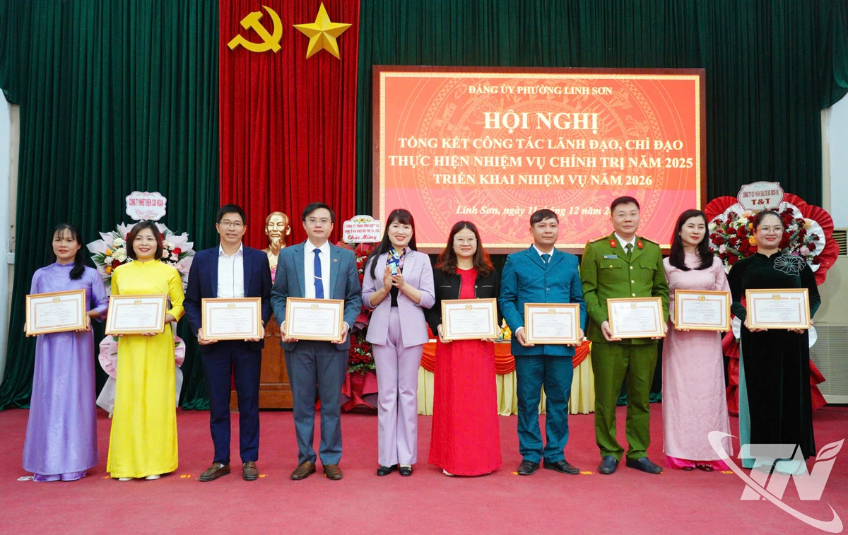 Đảng ủy phường Linh Sơn khen thưởng các tập thể, cá nhân có thành tích xuất sắc trong năm 2025