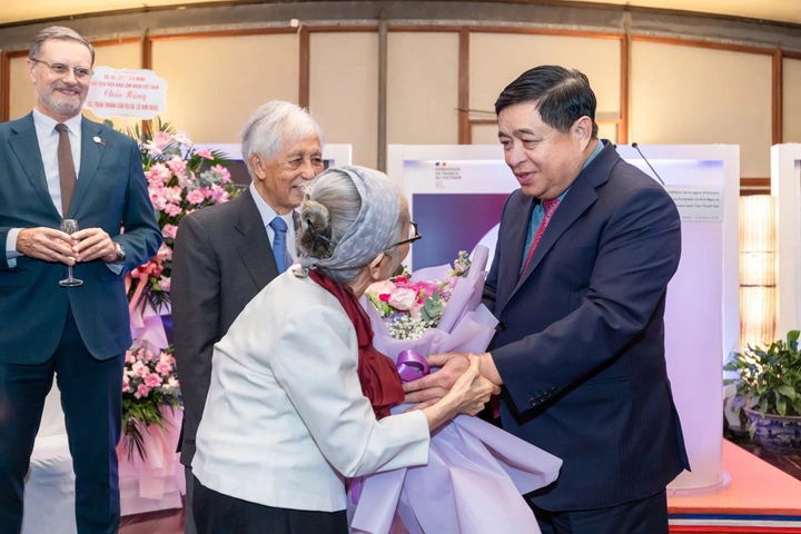 Thứ trưởng Bùi Thế Duy dự Lễ trao Huân chương Bắc đẩu Bội tinh bậc Sĩ quan cho vợ chồng Giáo sư Trần Thanh Vân và Lê Kim Ngọc - Ảnh 3.