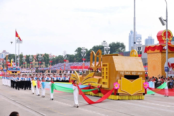 Trí thức Việt Nam đồng hành cùng dân tộc trong sự kiện trọng đại kỷ niệm 80 năm Quốc khánh- Ảnh 3. Trí thức Việt Nam đồng hành cùng dân tộc trong sự kiện trọng đại kỷ niệm 80 năm Quốc khánh- Ảnh 3.