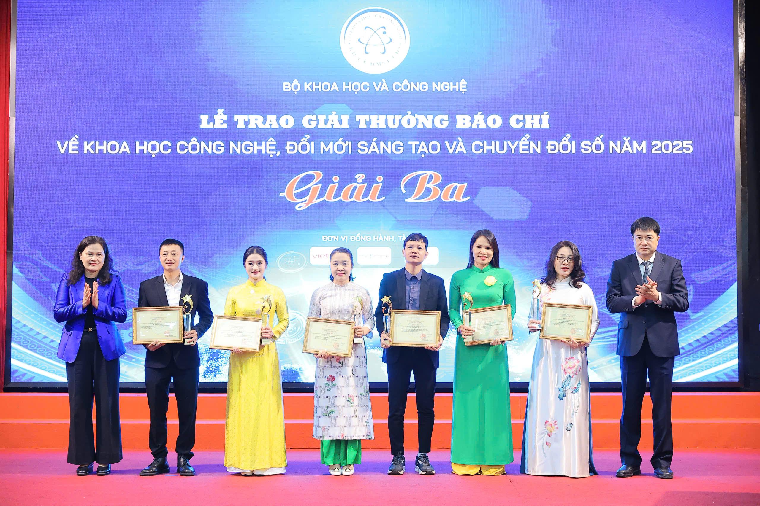 Vinh danh t&aacute;c giả, t&aacute;c phẩm đoạt Giải thưởng b&aacute;o ch&iacute; về KH&CN- Ảnh 4.