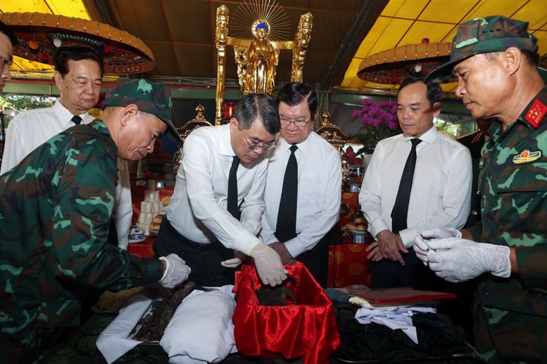 Thủ tướng Lê Minh Hưng: Bằng mọi giá, phải nỗ lực, quyết tâm cao nhất để tìm kiếm, quy tập và xác định danh tính hài cốt liệt sĩ- Ảnh 11.