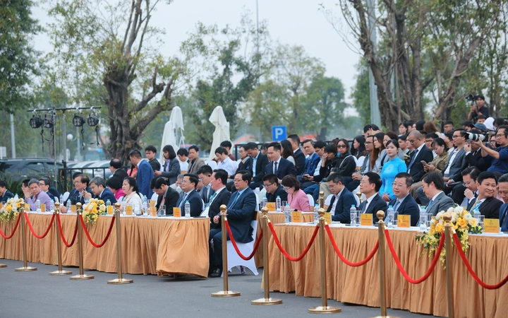 Sự kiện diễn ra ngoài trời đã gây ấn tượng mạnh với các đại biểu cũng như người dân Sự kiện diễn ra ngoài trời đã gây ấn tượng mạnh với các đại biểu cũng như người dân