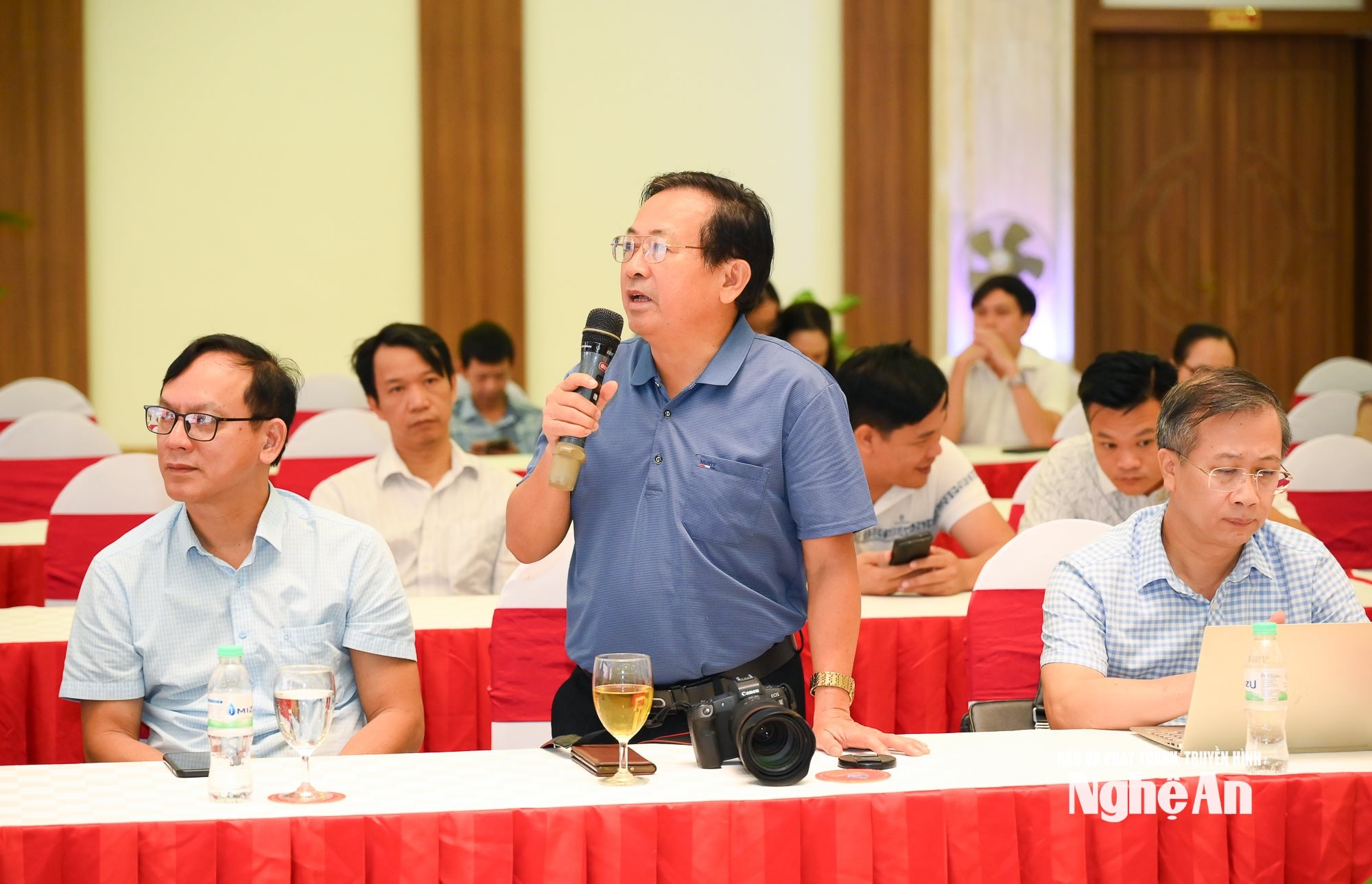 Họp báo trước đại hội-8