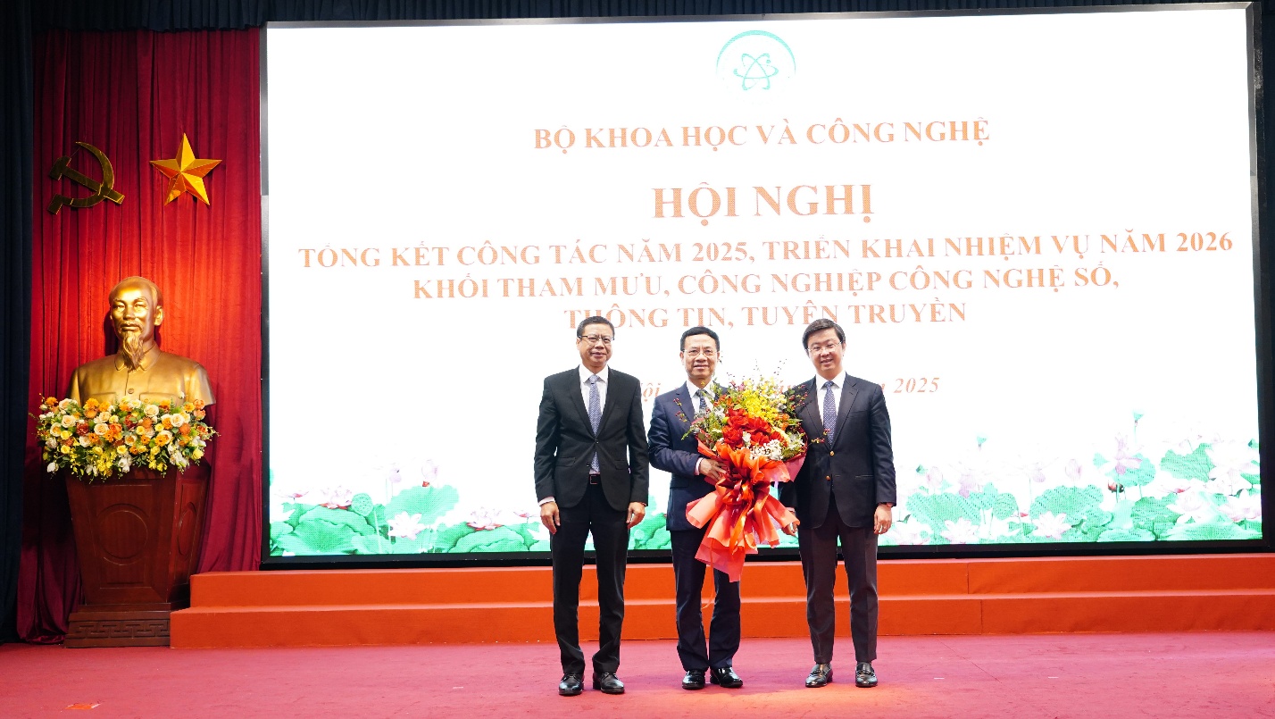 Khối Tham mưu; C&ocirc;ng nghiệp c&ocirc;ng nghệ số; Th&ocirc;ng tin, tuy&ecirc;n truyền: Phải đi đầu l&agrave;m gương, dẫn dắt đổi mới để tạo lan tỏa trong to&agrave;n Bộ KH&CN- Ảnh 4.