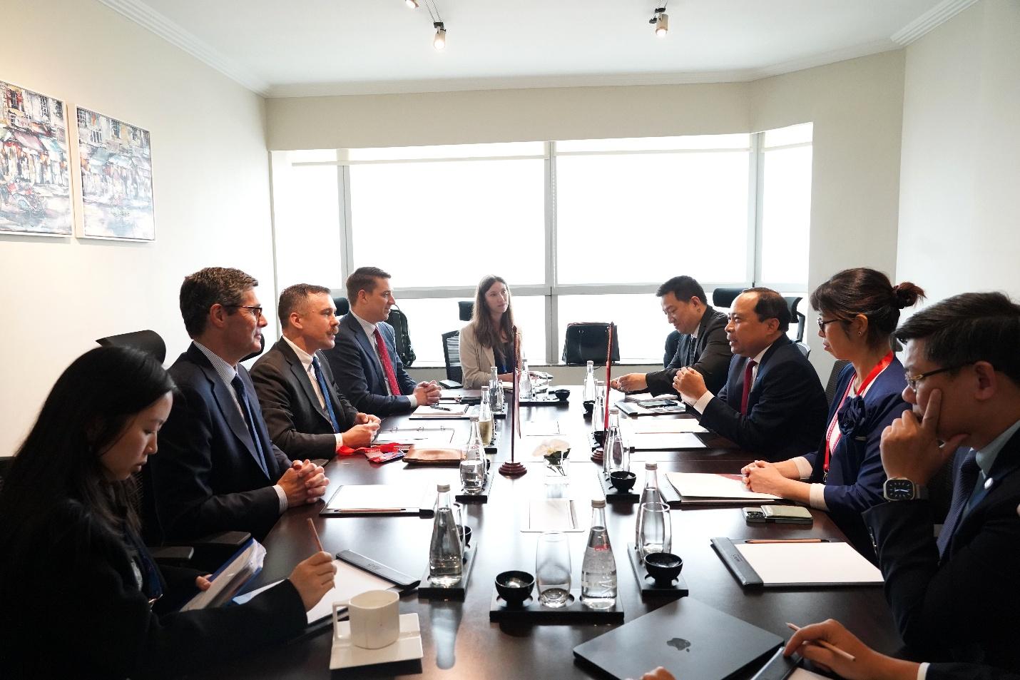 Việt Nam sẵn s&agrave;ng đ&oacute;n l&agrave;n s&oacute;ng đầu tư AI từ c&aacute;c tập đo&agrave;n c&ocirc;ng nghệ Hoa Kỳ- Ảnh 1.