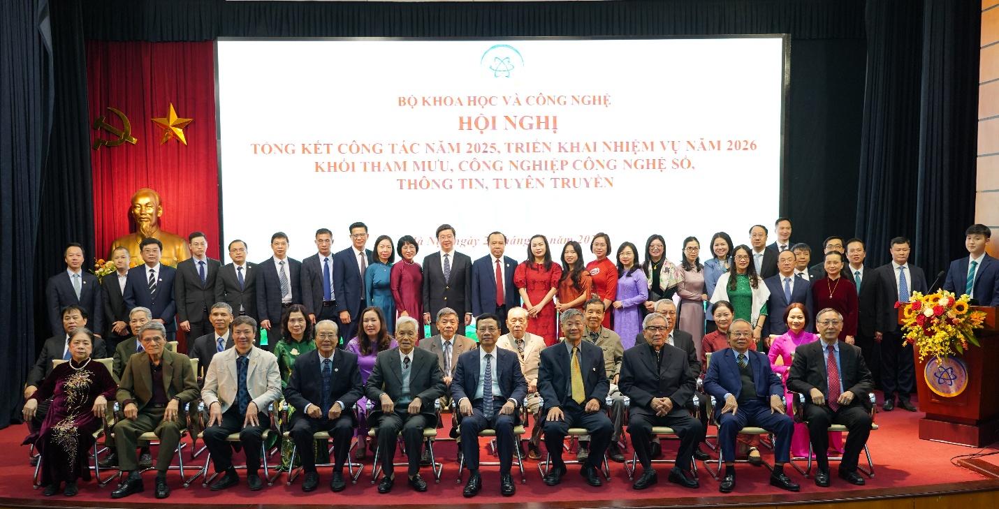 Khối Tham mưu; C&ocirc;ng nghiệp c&ocirc;ng nghệ số; Th&ocirc;ng tin, tuy&ecirc;n truyền: Phải đi đầu l&agrave;m gương, dẫn dắt đổi mới để tạo lan tỏa trong to&agrave;n Bộ KH&CN- Ảnh 5.