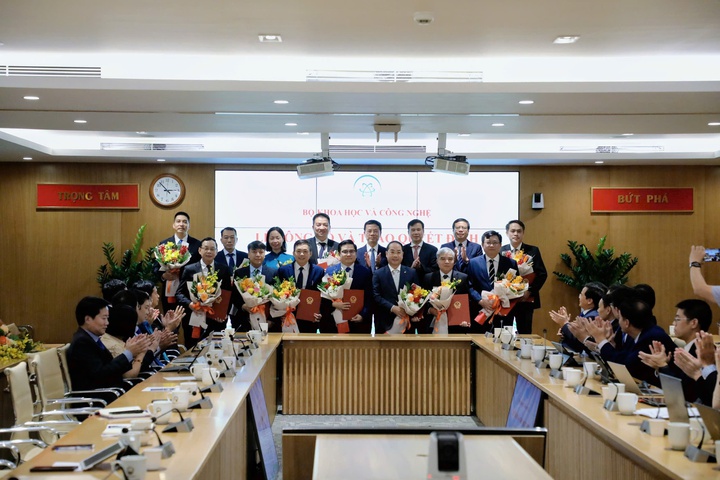 Lễ công bố các quyết định về công tác cán bộ tại Bộ Khoa học và Công nghệ - Ảnh 1.