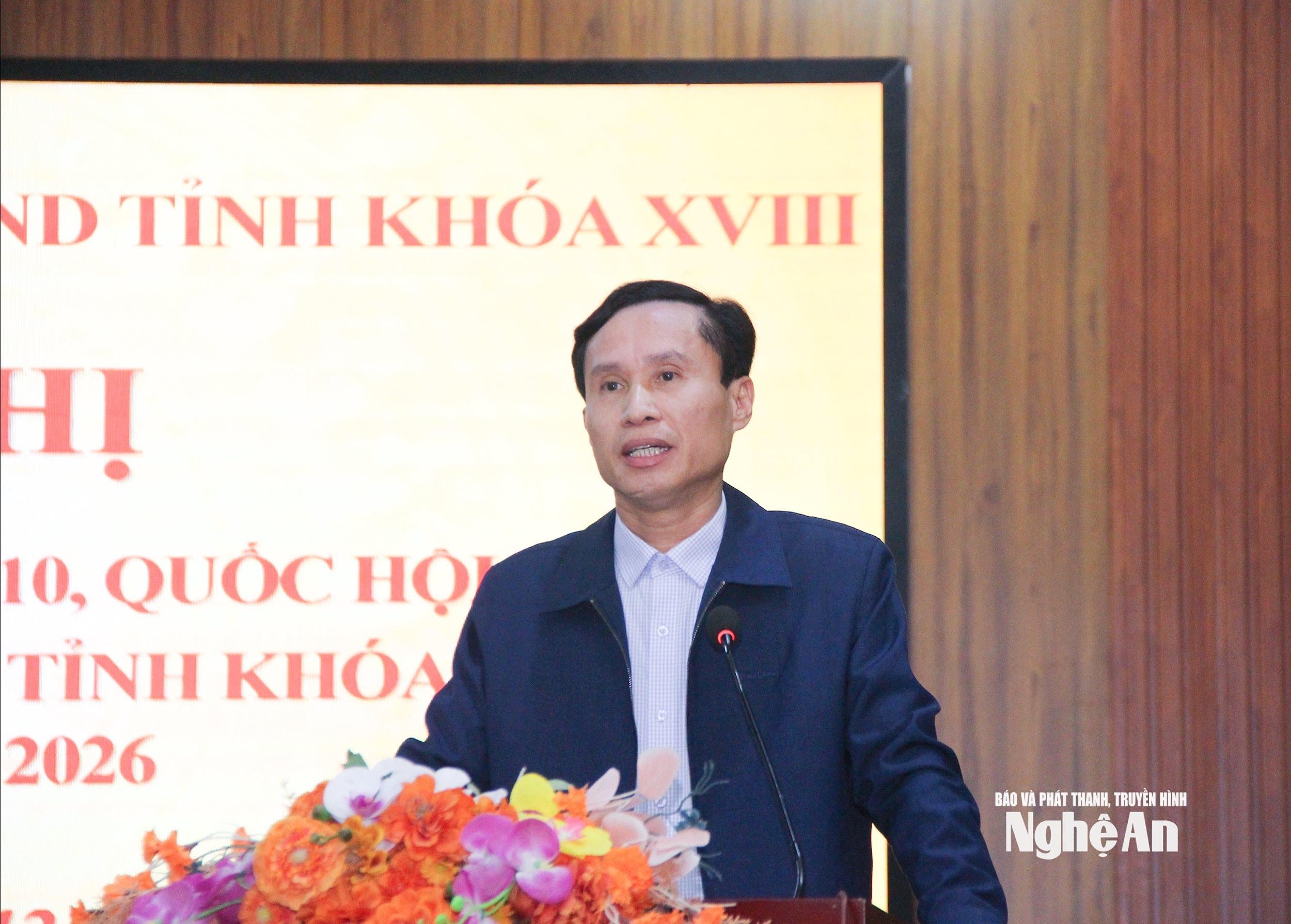 Phó Giám đốc Sở Nông nghiệp và Môi trường Nguyễn Duy Nhật giải trình một số vấn đề thuộc thẩm quyền quản lý của ngành. Ảnh