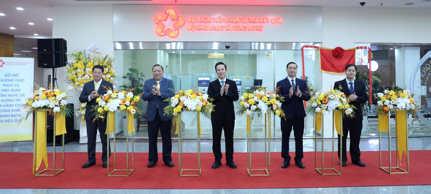 Khai trương bộ phận một cửa Bộ Khoa học và Công nghệ - công trình chào mừng Đại hội Đại biểu toàn quốc lần thứ XIV của Đảng- Ảnh 3. Khai trương bộ phận một cửa Bộ Khoa học và Công nghệ - công trình chào mừng Đại hội Đại biểu toàn quốc lần thứ XIV của Đảng- Ảnh 3.