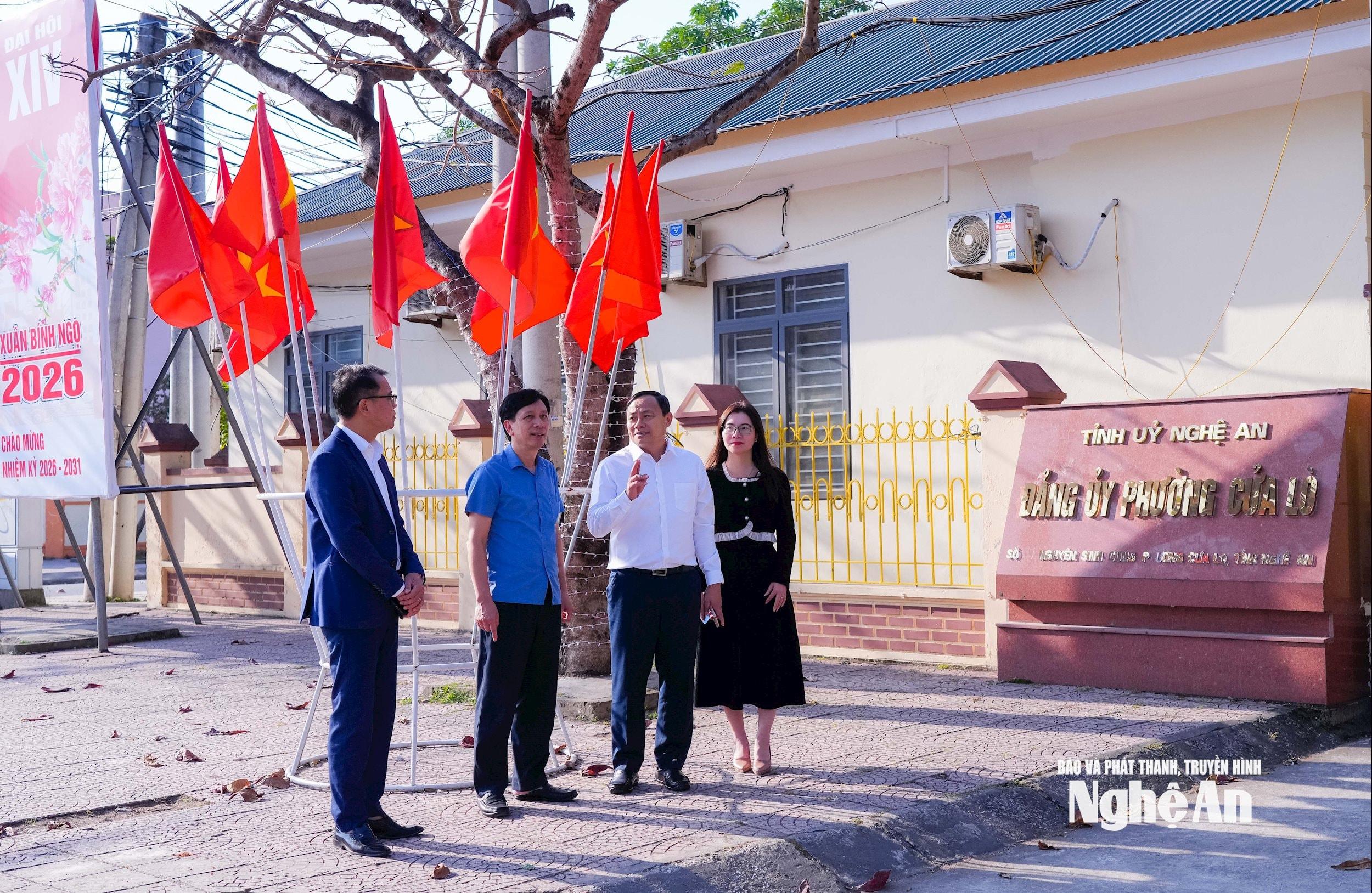 &agrave;n đ&atilde; đi kiểm tra, nắm t&igrave;nh h&igrave;nh việc triển khai c&ocirc;ng t&aacute;c tuy&ecirc;n truyền, cổ động trực quan ccửa lò
