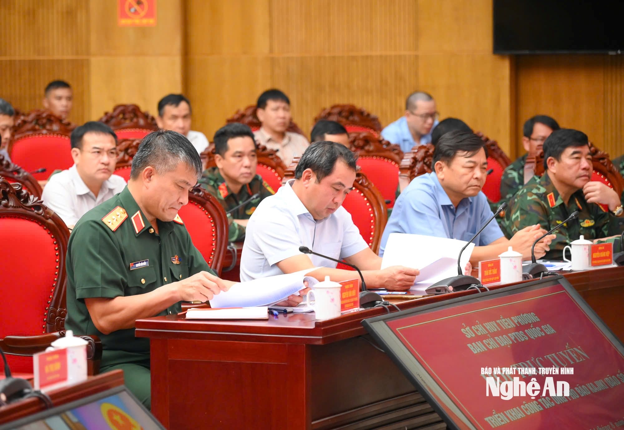 Các đồng chí lãnh đạo các bộ, ngành Trung ương tại cuộc làm việc. Ảnh: Thành Cươ