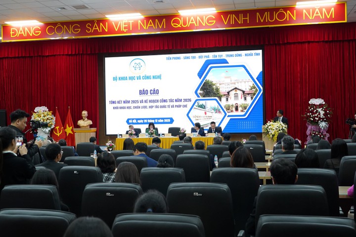 Đổi mới tư duy, h&agrave;nh động dựa tr&ecirc;n kết quả, kiến tạo gi&aacute; trị cho ph&aacute;t triển đất nước - Ảnh 2.