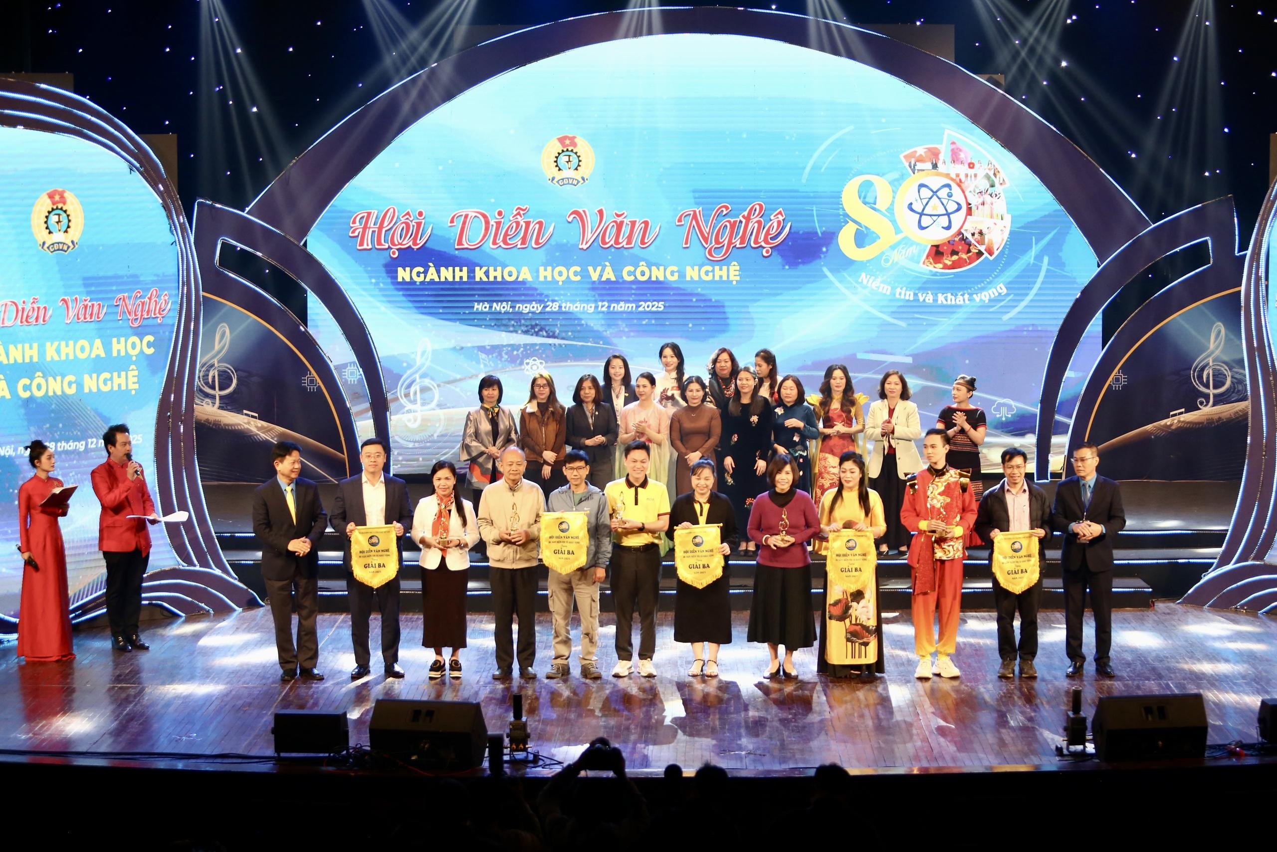 &ldquo;80 năm &ndash; Niềm tin v&agrave; kh&aacute;t vọng&rdquo;: Dấu ấn nghệ thuật của người lao động ng&agrave;nh Khoa học v&agrave; C&ocirc;ng nghệ- Ảnh 9.