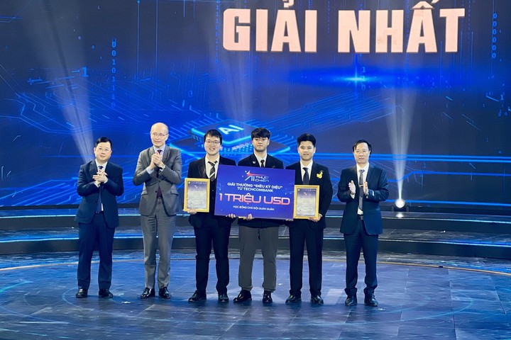 Trao Giải thưởng Cuộc thi &ldquo;AI Thực chiến 2025&rdquo;: Tr&iacute; tuệ Việt - Kiến tạo tương lai số- Ảnh 5.