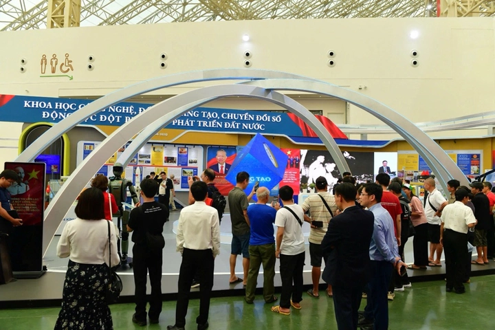 Robot, máy bay không người lái "Make in Viet Nam" gây ấn tượng tại triển lãm của Bộ Khoa học và Công nghệ- Ảnh 1.