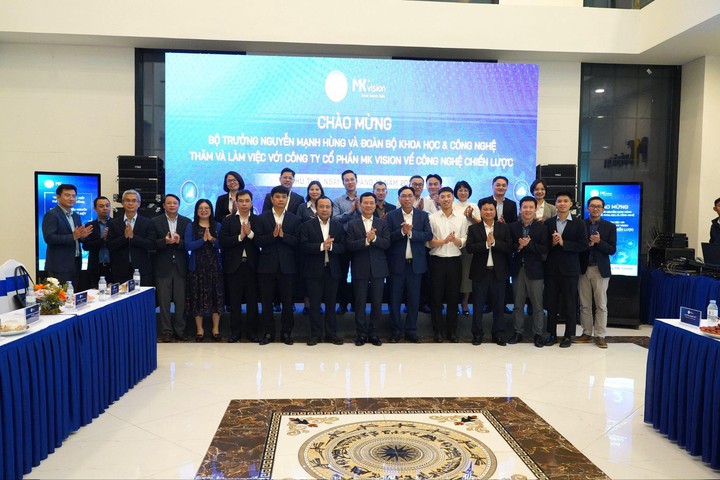 Bộ trưởng Nguyễn Mạnh Hùng: Muốn ra thế giới, trước hết phải làm chủ sản phẩm chiến lược- Ảnh 4. Bộ trưởng Nguyễn Mạnh Hùng: Muốn ra thế giới, trước hết phải làm chủ sản phẩm chiến lược- Ảnh 4.