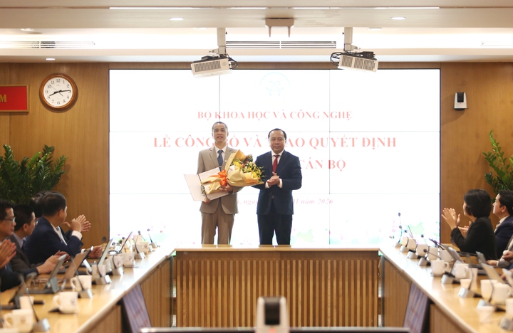 Bộ Khoa học v&agrave; C&ocirc;ng nghệ c&ocirc;ng bố, trao quyết định về c&ocirc;ng t&aacute;c c&aacute;n bộ - Ảnh 6.
