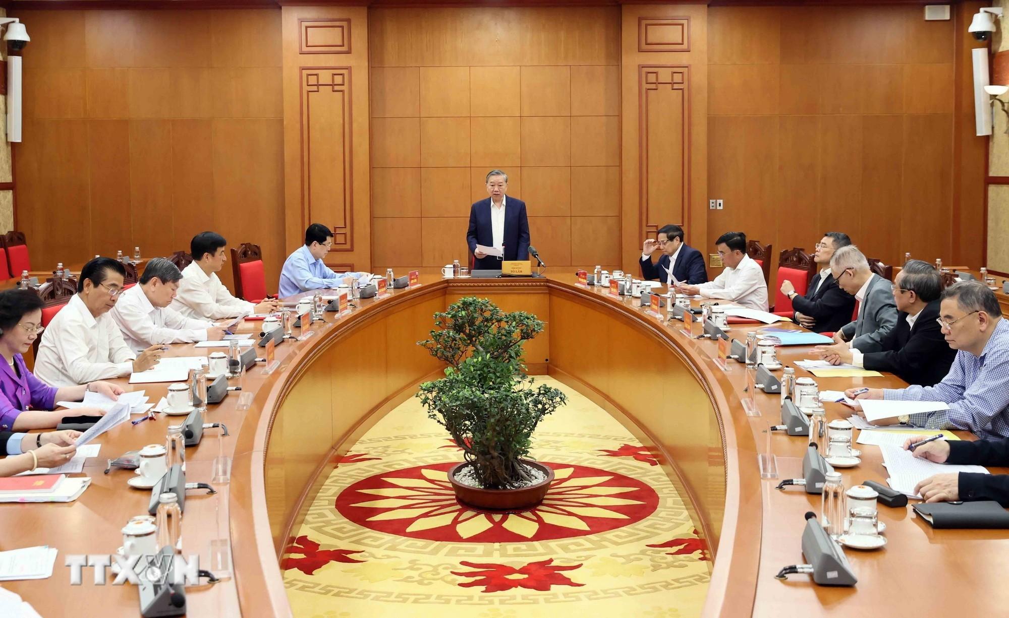 Tổng B&iacute; thư T&ocirc; L&acirc;m, Trưởng Tiểu ban Nh&acirc;n sự Đại hội XIV của Đảng ph&aacute;t biểu tại Phi&ecirc;n họp lần thứ tư.