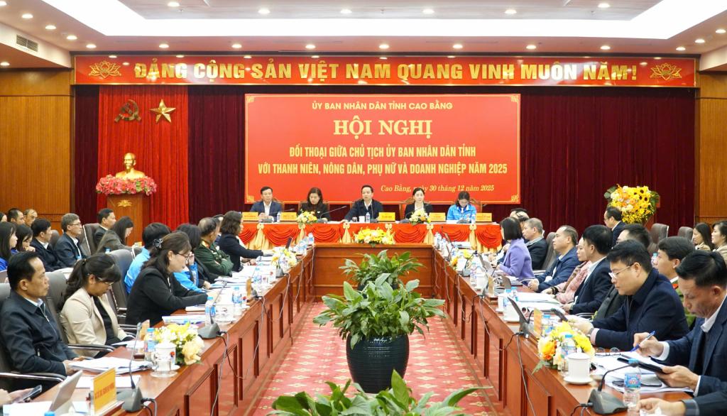 To&agrave;n cảnh hội nghị. 